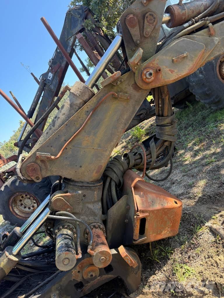 Timberjack 1270 Boom in dipper roke