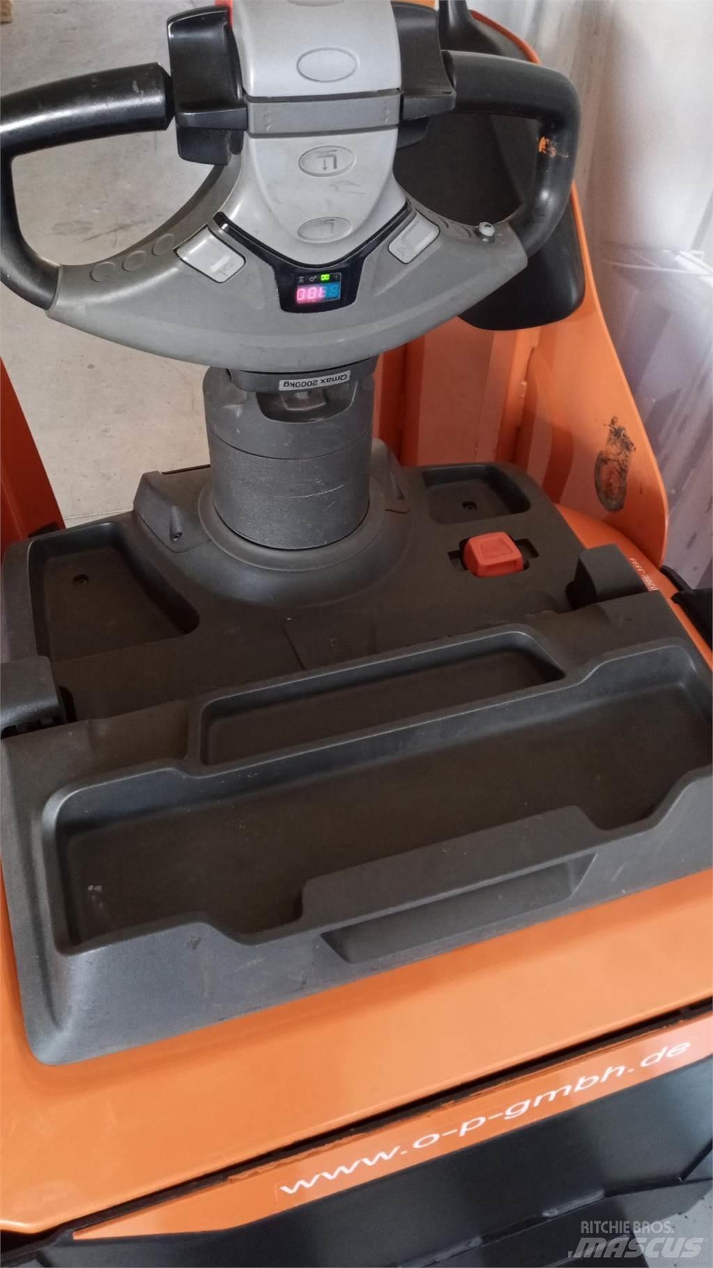 Toyota LPE 200 Električni nizko dvižni viličar