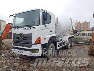 Hino 700 Avtomešalci za beton