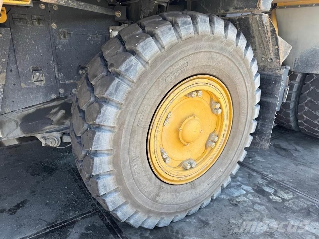 Komatsu HD405-7 Ne cestni demperji