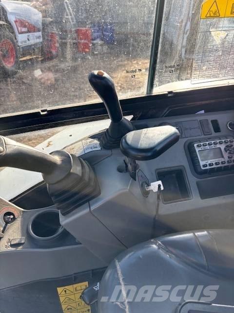 Bobcat E34 Freze za kopanje jarkov Trenčerji