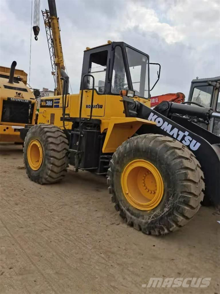 Komatsu WA 380 Kolesni nakladalci