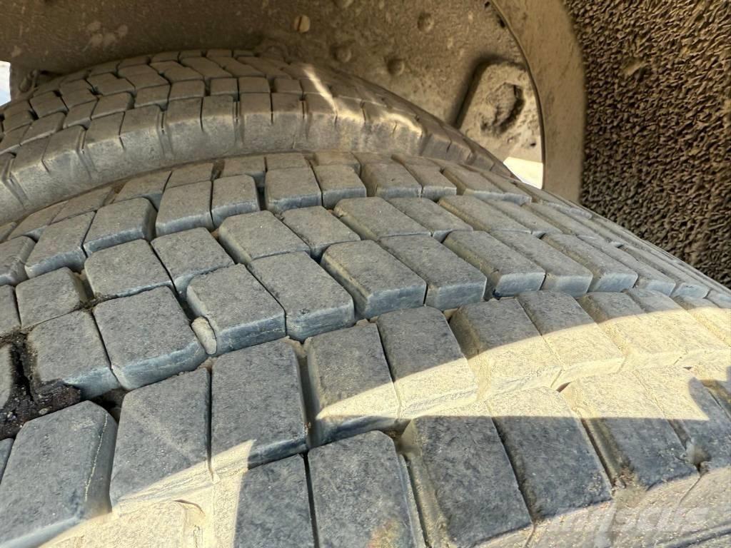 Iveco Baakwagen Tovornjaki s kesonom/platojem