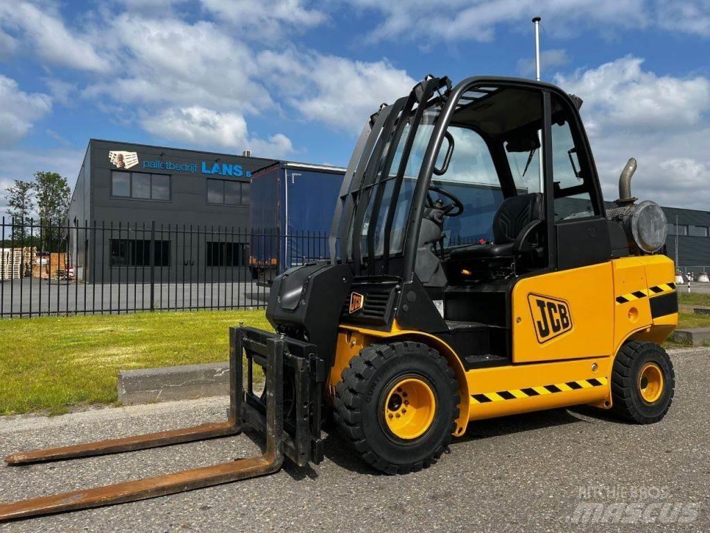 JCB TLT30 Teleskopski kolesni nakladalci
