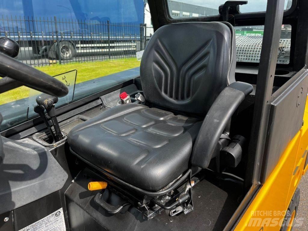 JCB TLT30 Teleskopski kolesni nakladalci