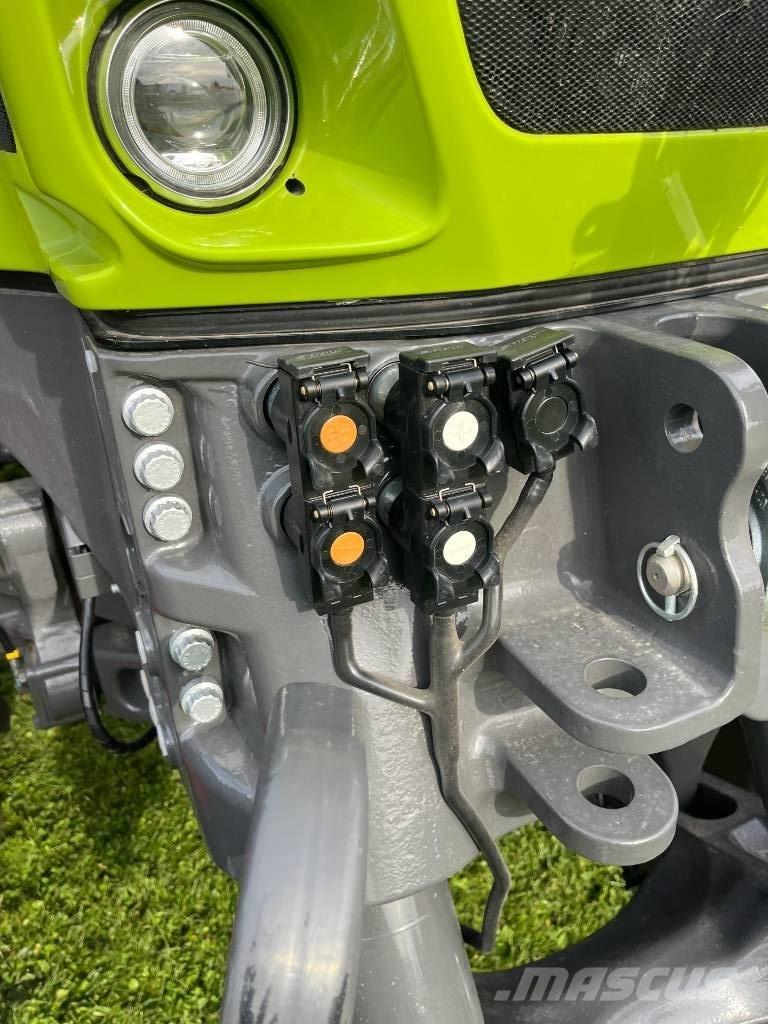 CLAAS AXION 930 Traktorji