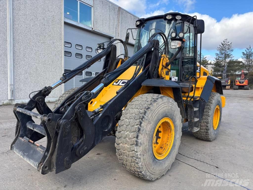 JCB 437 HT Kolesni nakladalci