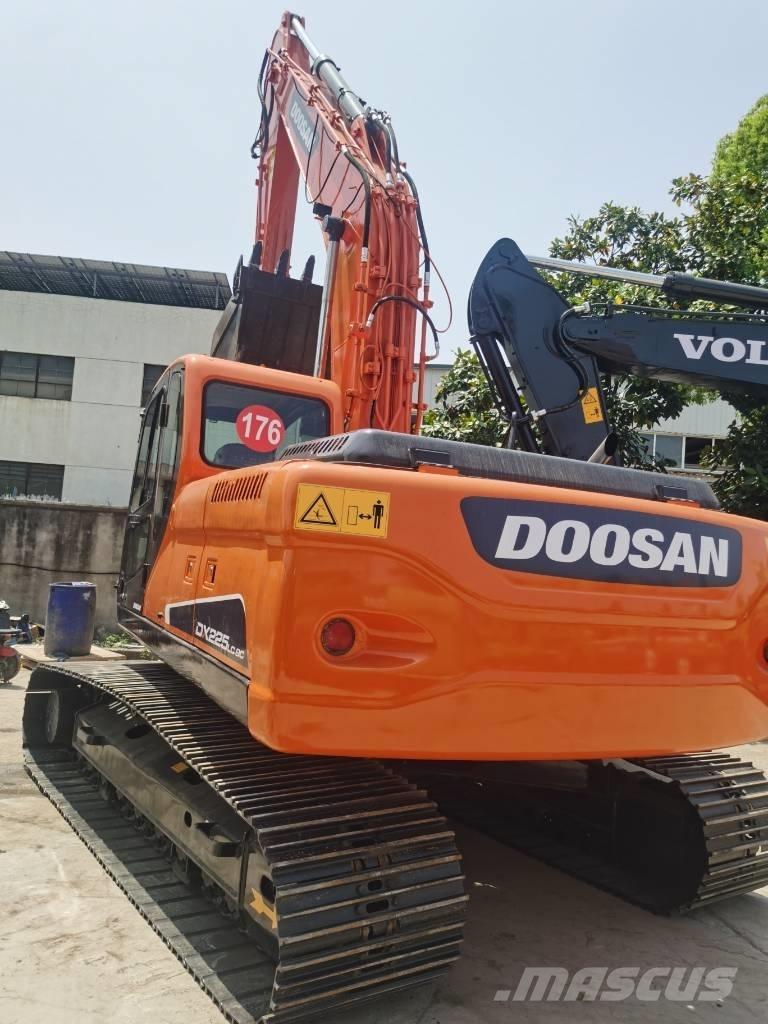 Doosan DX225LC-9C Bagri goseničarji