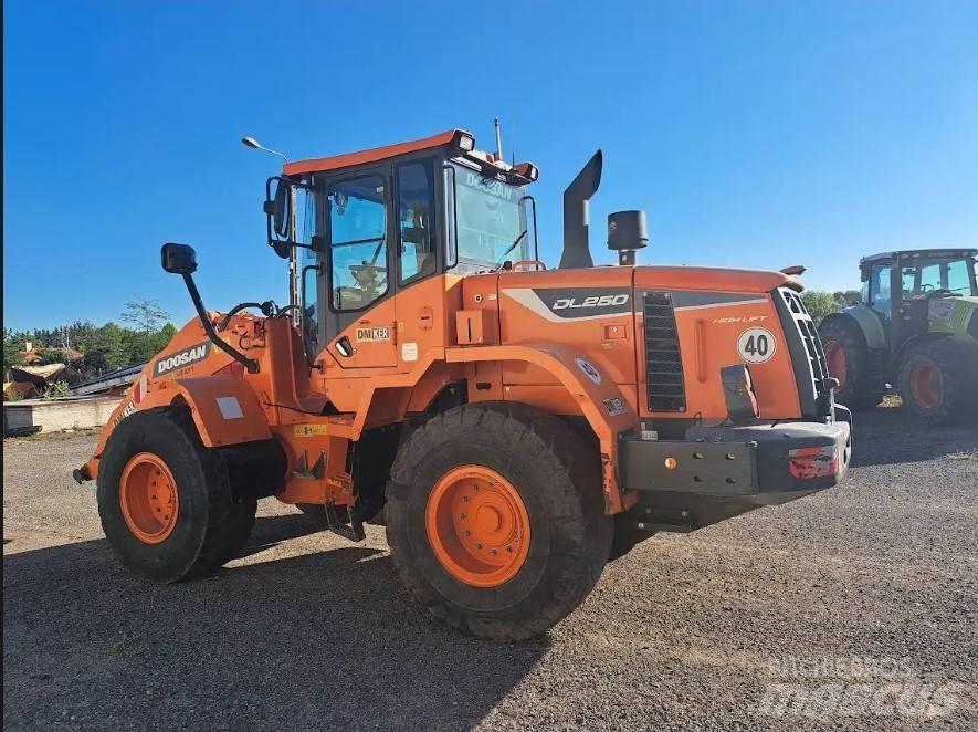 Doosan DL 250-5 Čelni nakladalci in kopači