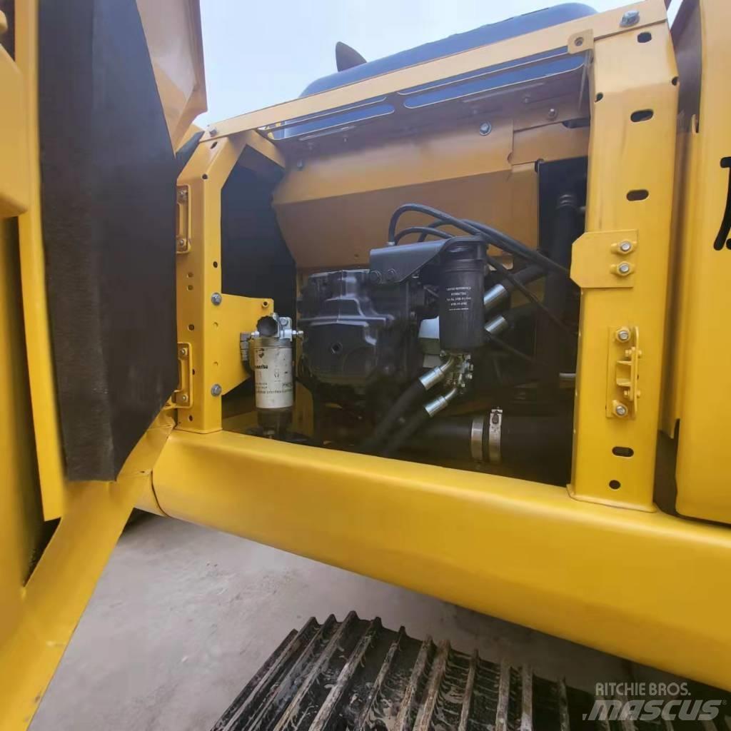 Komatsu PC 210 Bagri goseničarji