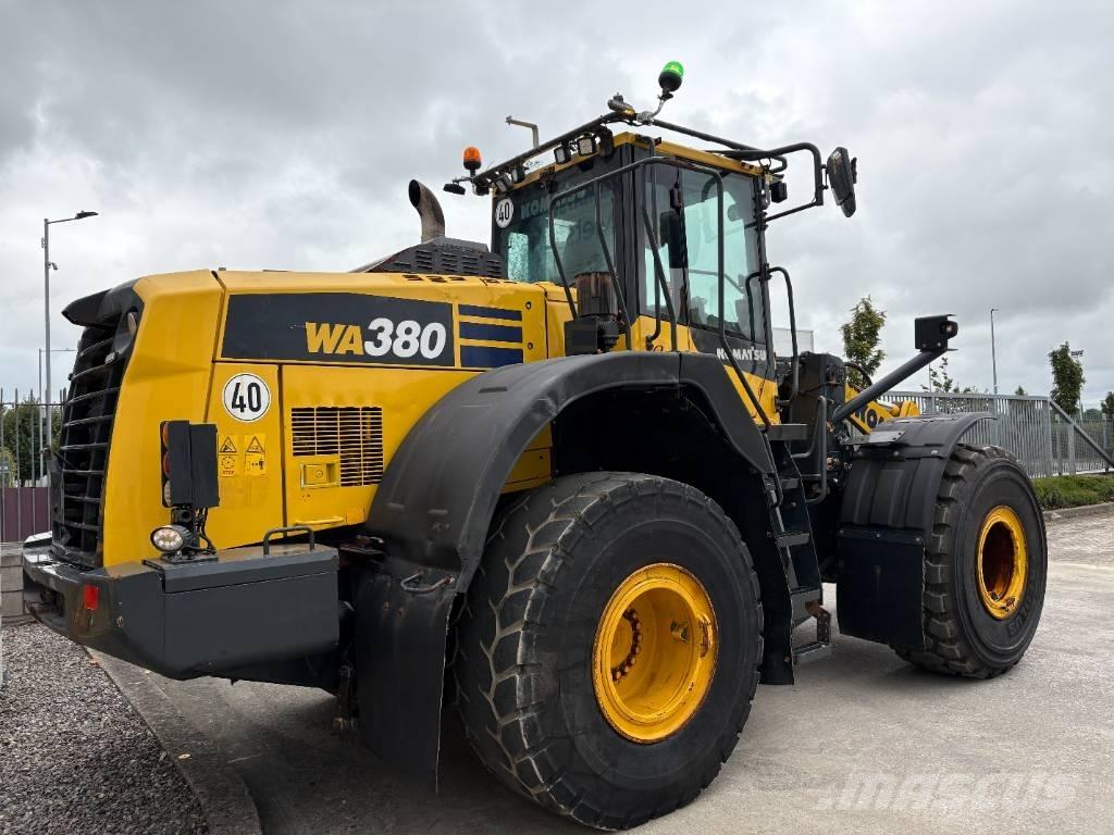 Komatsu WA380-8 Kolesni nakladalci