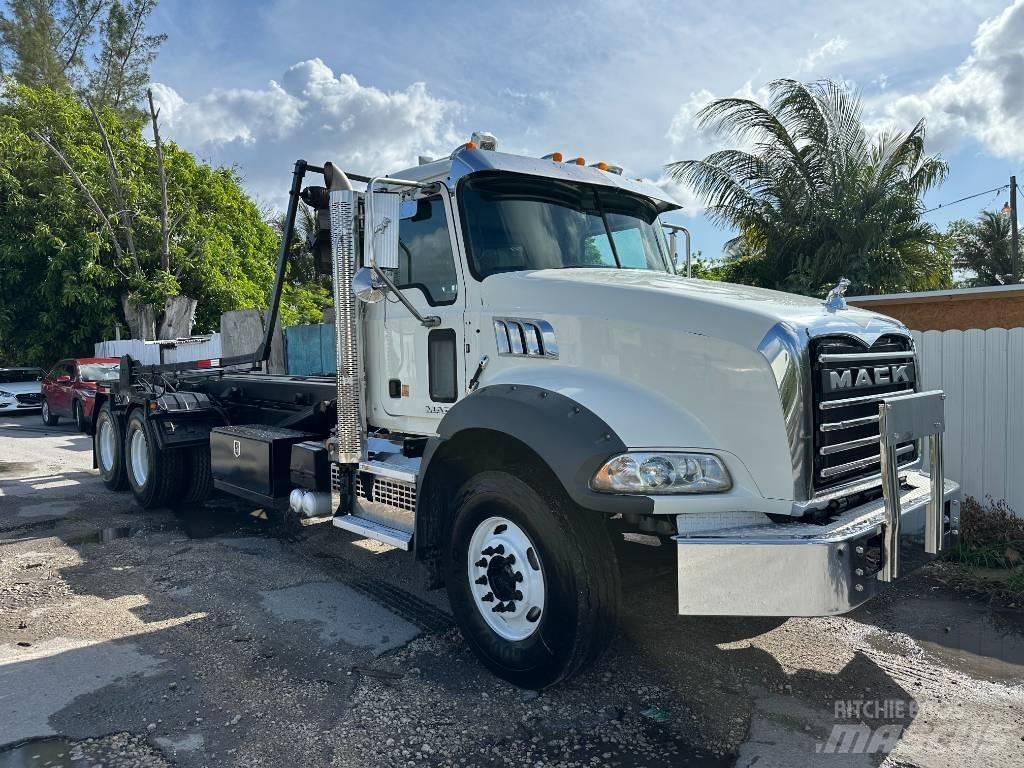 Mack GU813 Razstavljivi tovornjaki z žičnimi dvigali
