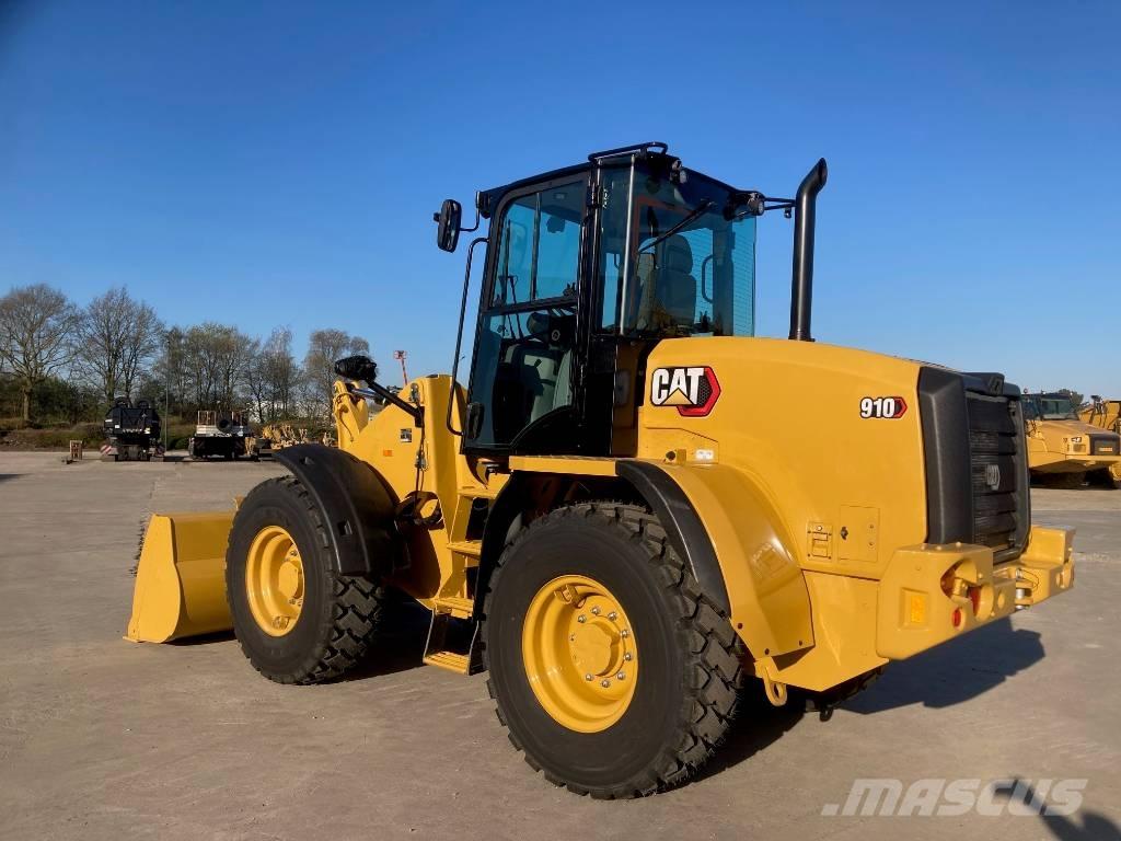 CAT 910 Kolesni nakladalci