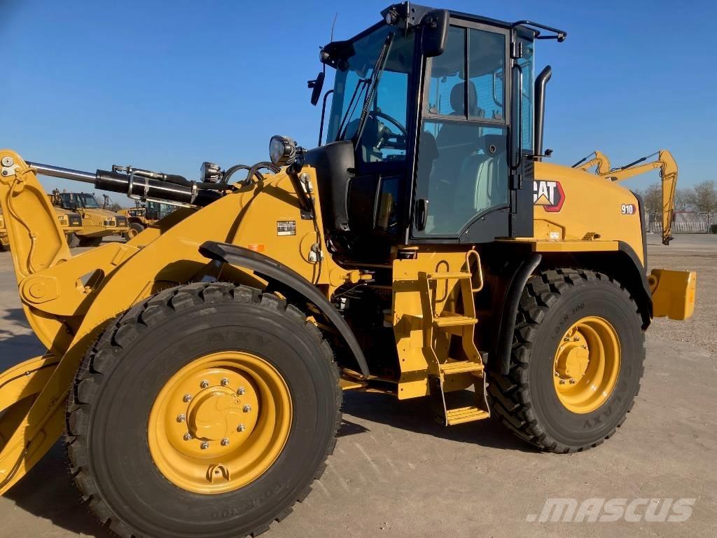 CAT 910 Kolesni nakladalci