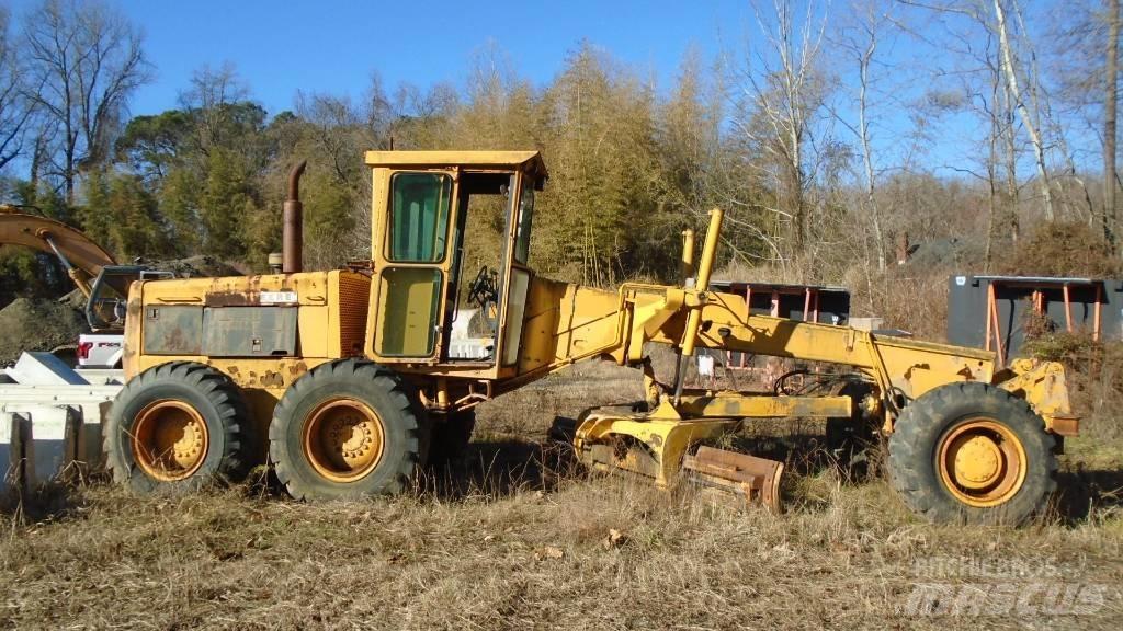 John Deere 672 A Grederji