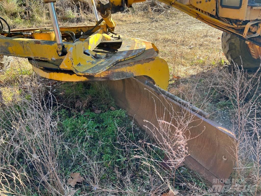 John Deere 672 A Grederji