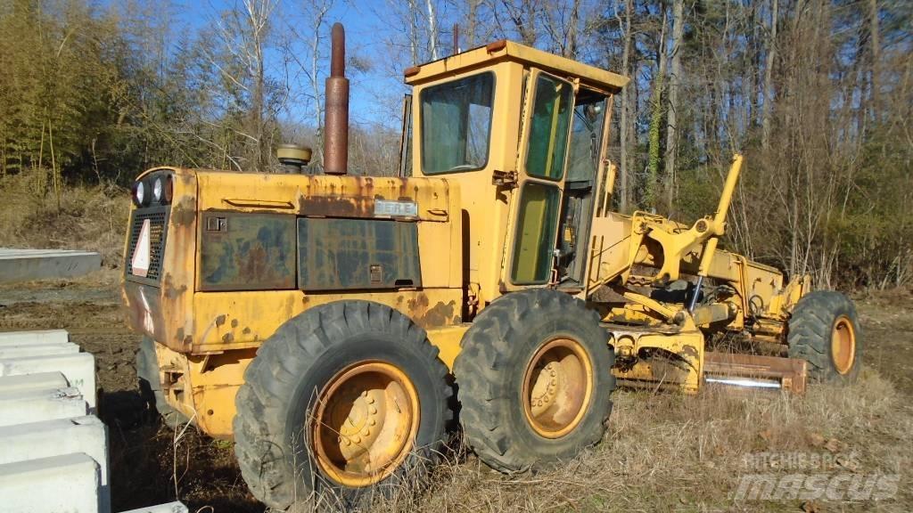 John Deere 672 A Grederji