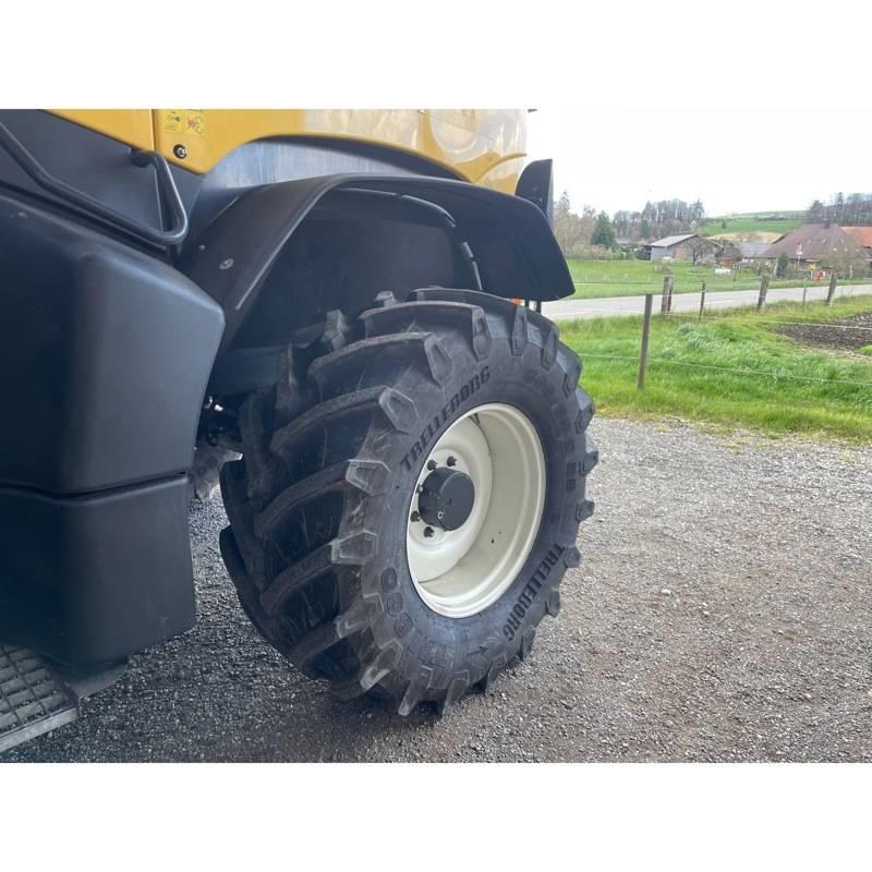 New Holland FR 700 Stroji za krmo na lastni pogon