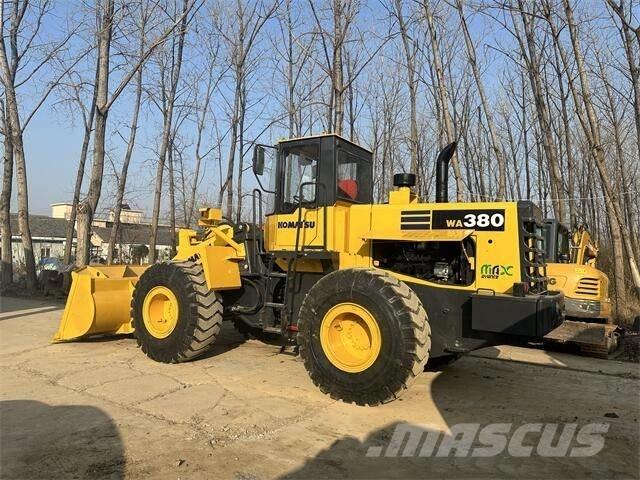 Komatsu WA380 Kolesni nakladalci