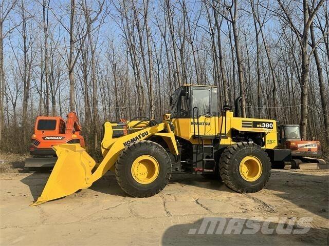 Komatsu WA380 Kolesni nakladalci