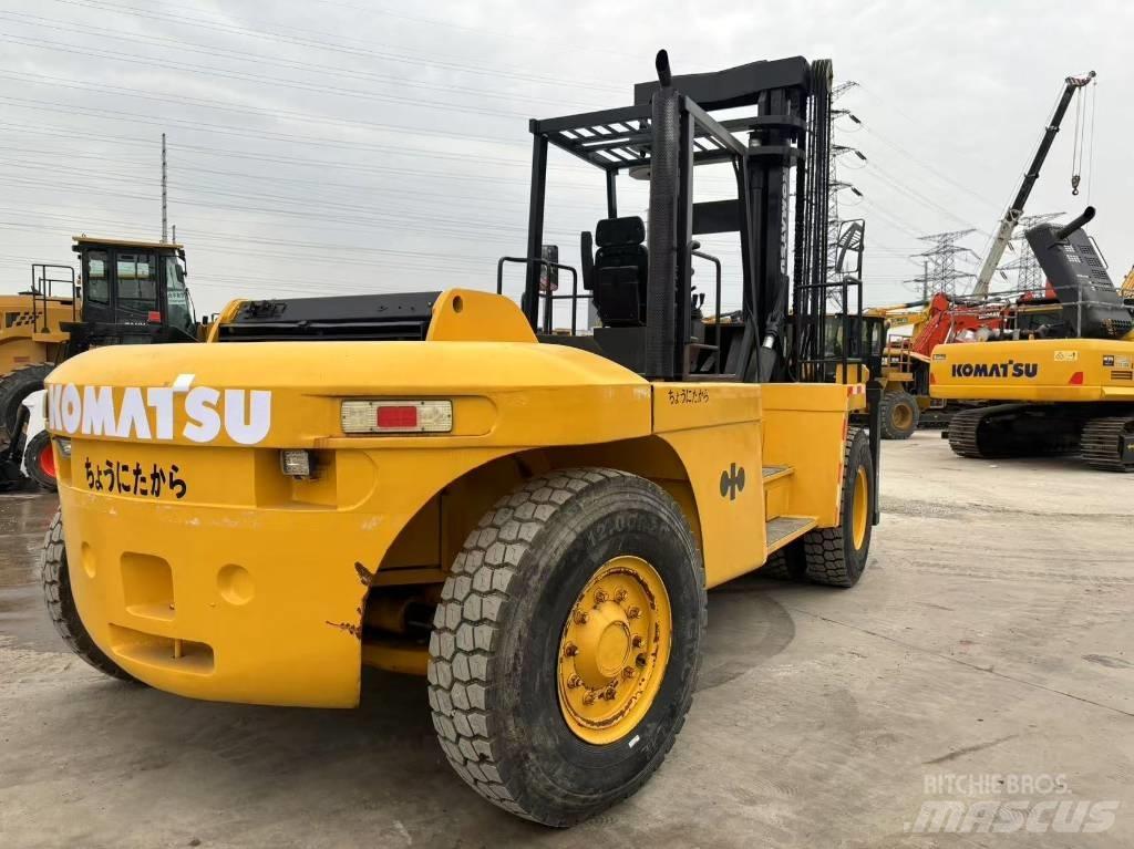 Komatsu FD200 Teleskopski viličarji