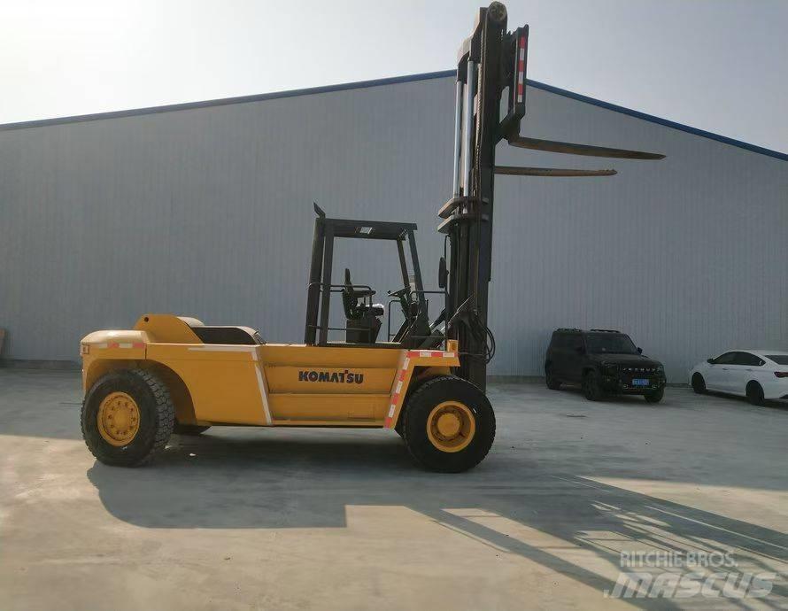 Komatsu FD200 Teleskopski viličarji
