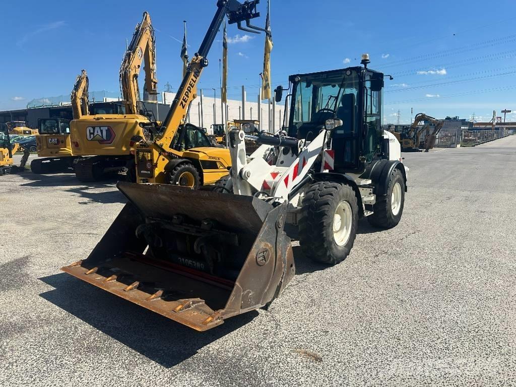 CAT 908 M Kolesni nakladalci
