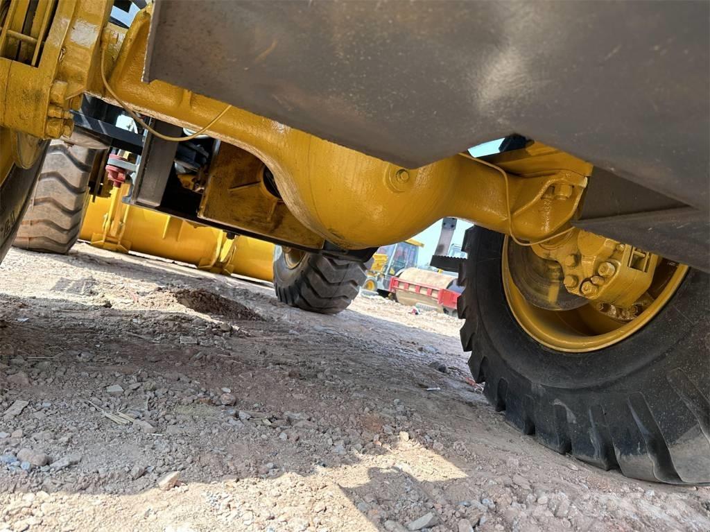 SDLG L 936 Kolesni nakladalci