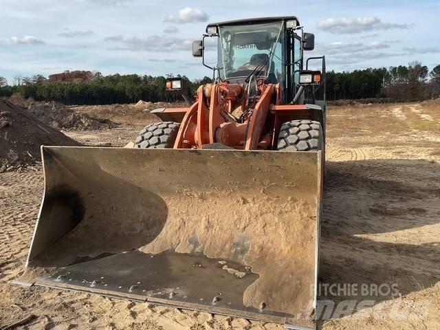 Hitachi ZW 220 Kolesni nakladalci