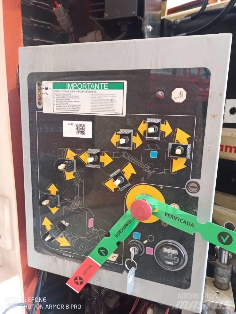 JLG E 300 AJP Zglobne dvižne ploščadi