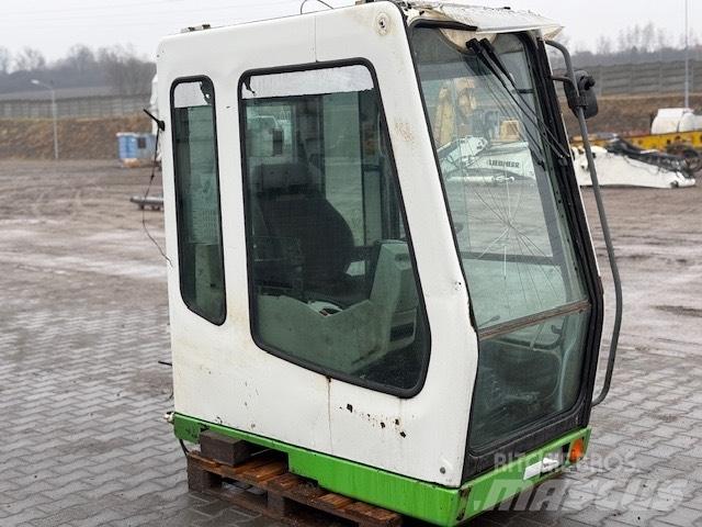 Liebherr A 924 B CAB Kabine in notranjost