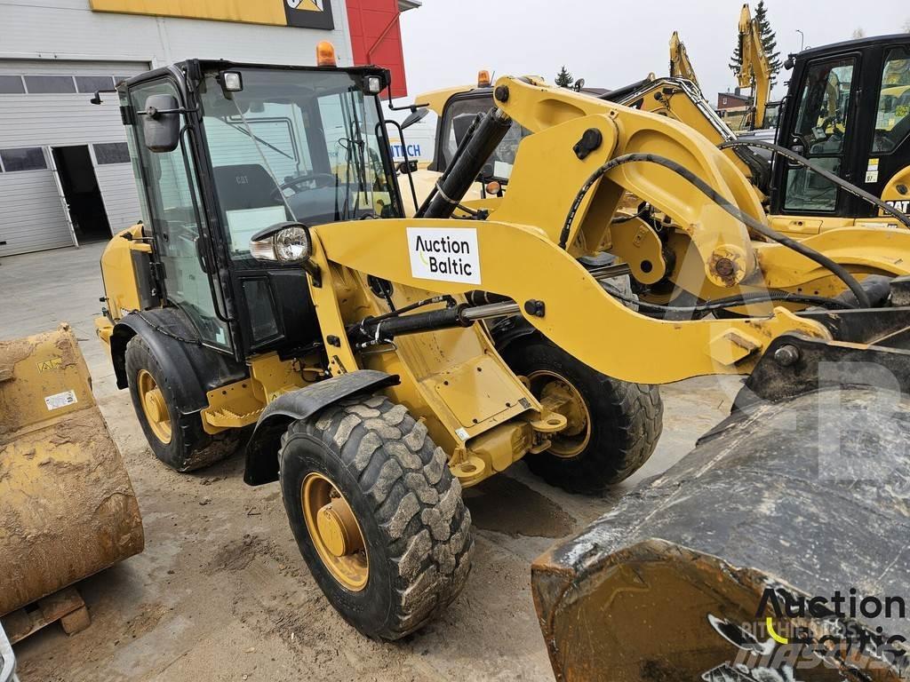 CAT 906 M Kolesni nakladalci