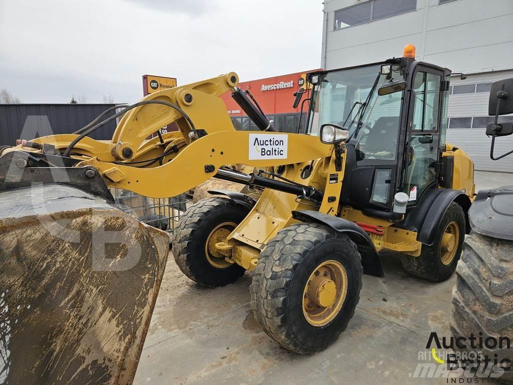 CAT 906 M Kolesni nakladalci