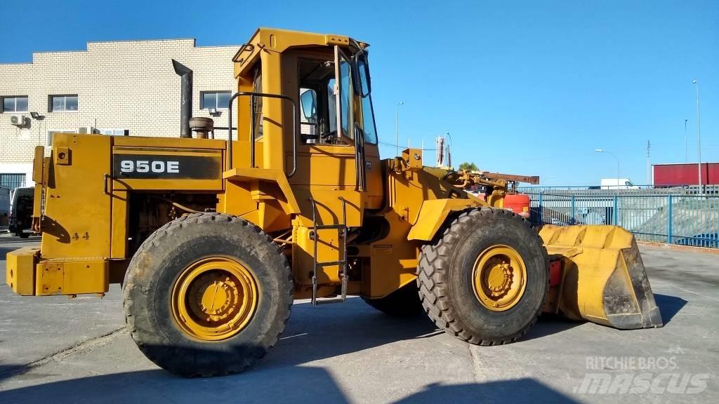 CAT 950E Kolesni nakladalci