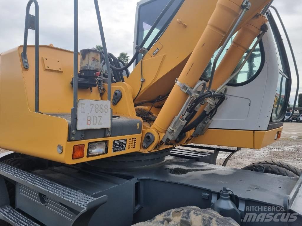 Liebherr A 900 C Bagri na kolesih