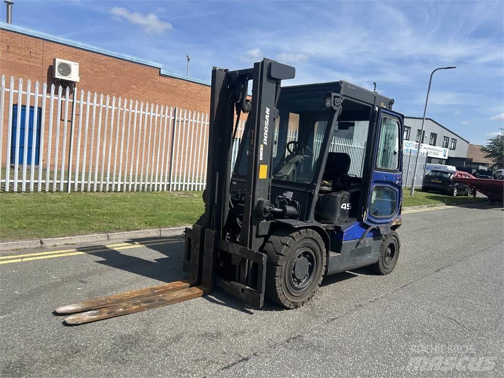 Doosan D45SC-5 Dizelski viličarji
