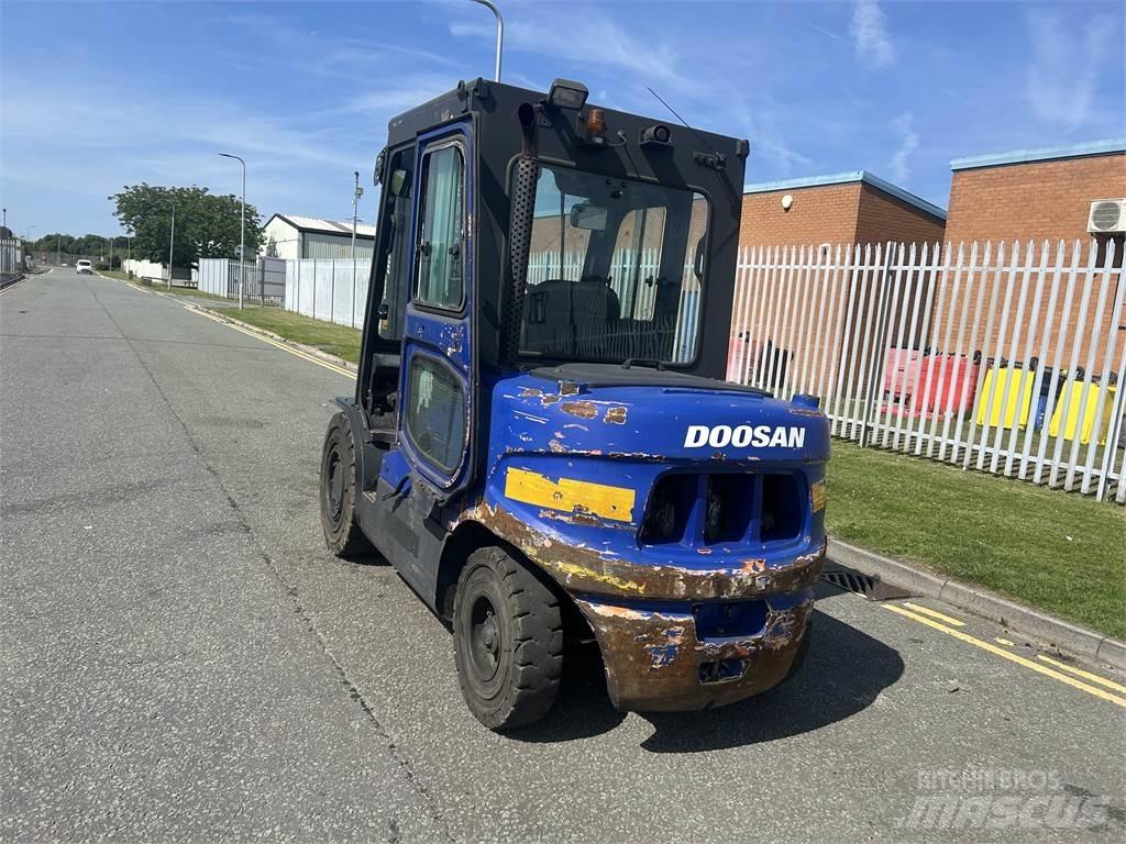 Doosan D45SC-5 Dizelski viličarji