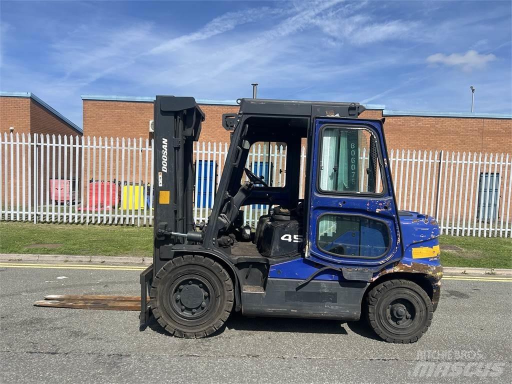 Doosan D45SC-5 Dizelski viličarji