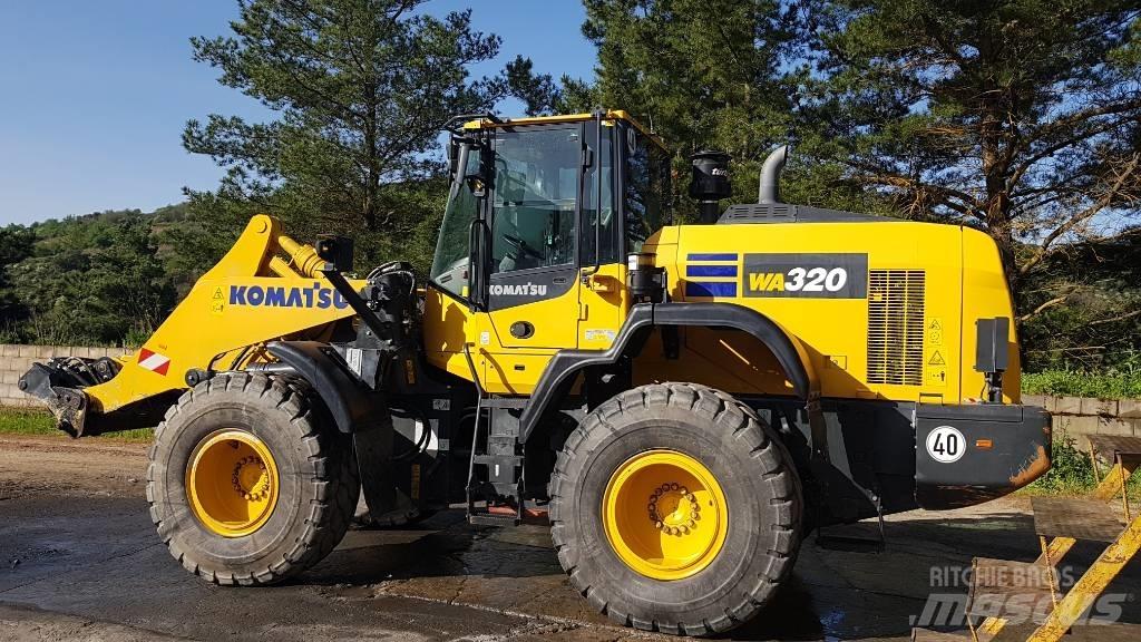 Komatsu WA320-8E0 Kolesni nakladalci