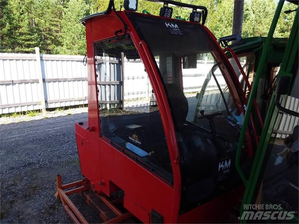 Komatsu 951 Kabine in notranjost