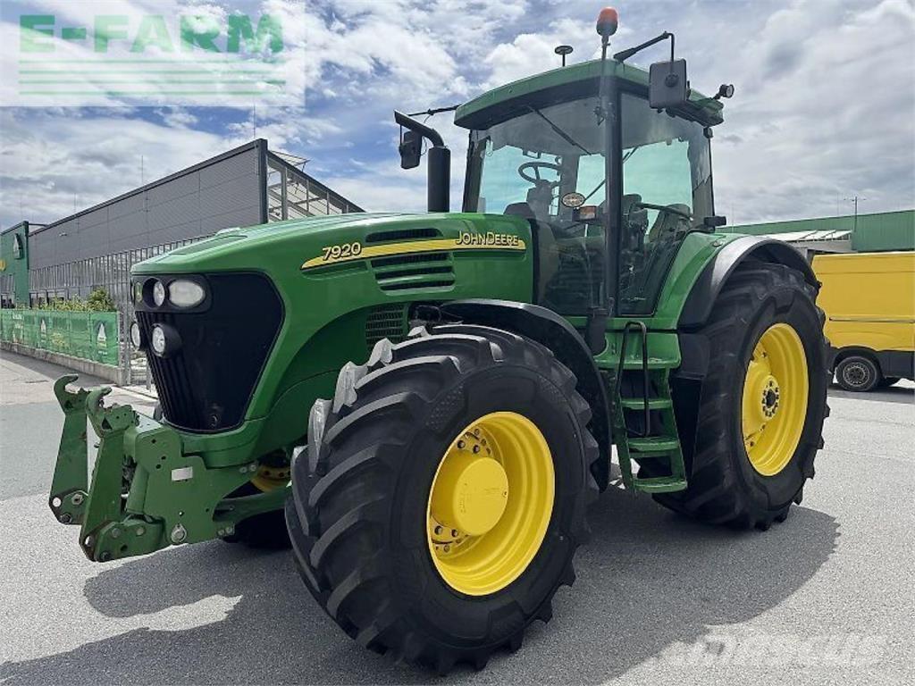 John Deere 7920 Traktorji