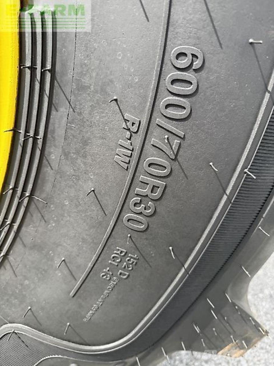 John Deere 7920 Traktorji