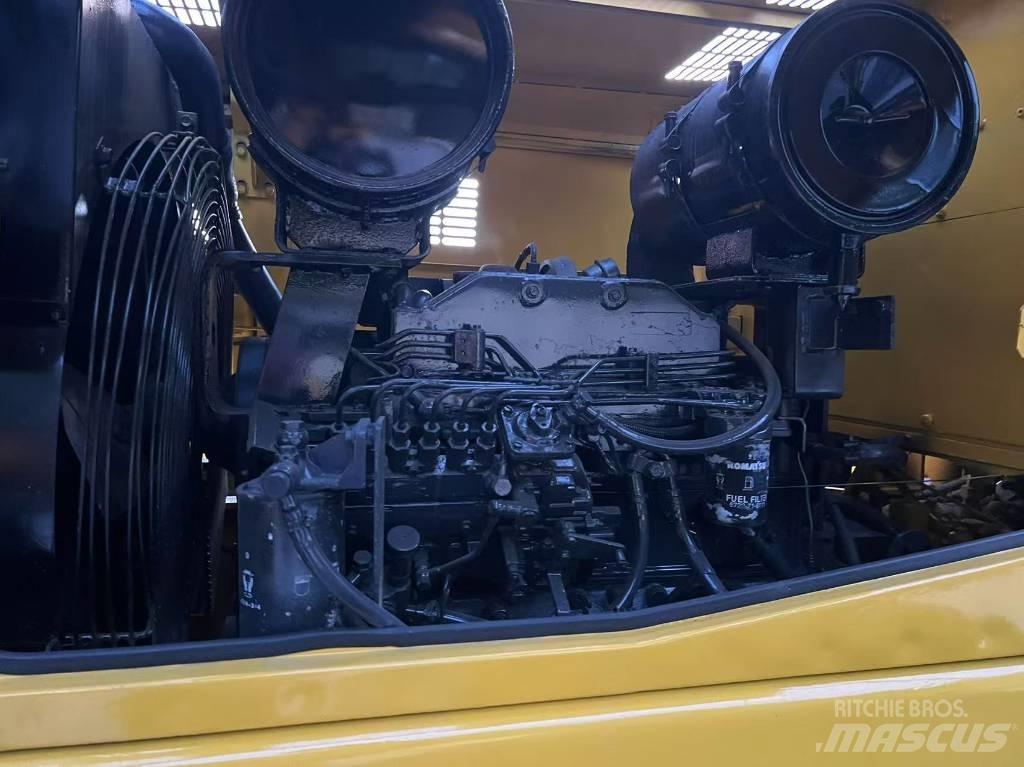 Komatsu WA320-3 Kolesni nakladalci