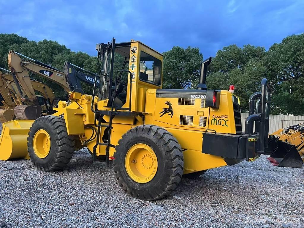 Komatsu WA320-3 Kolesni nakladalci