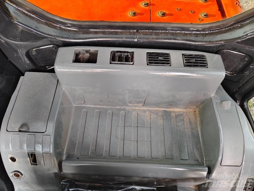 Hitachi ZX 130 LC Bagri goseničarji