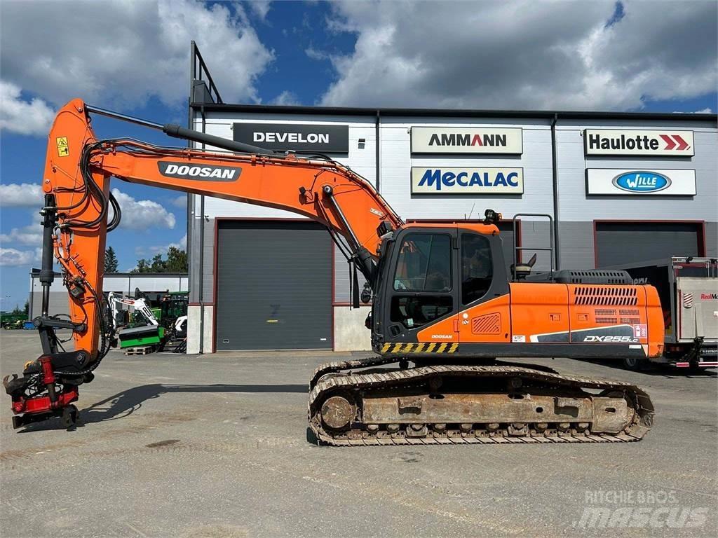 Doosan DX255LC-5 Bagri goseničarji