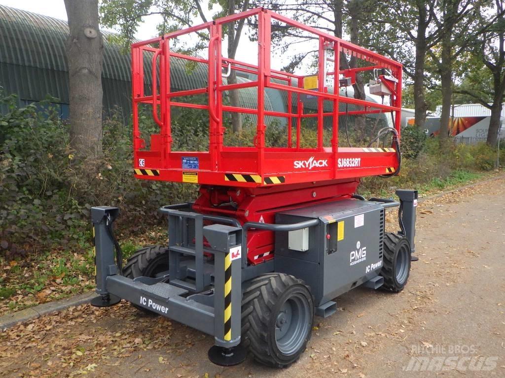 SkyJack SJ6832RT Škarjaste dvižne ploščadi