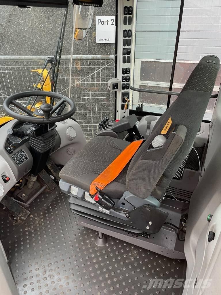 Volvo L90H Kolesni nakladalci