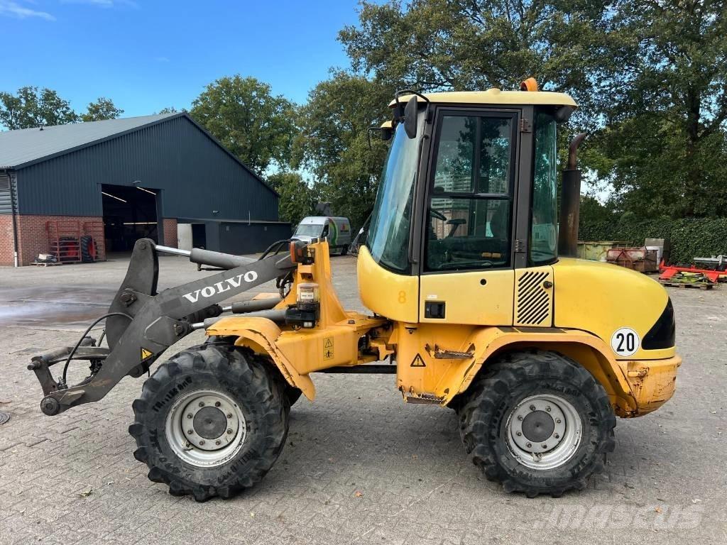 Volvo L 30 B Kolesni nakladalci
