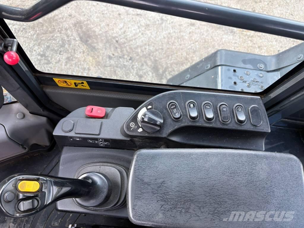 Komatsu WA320-8 Kolesni nakladalci